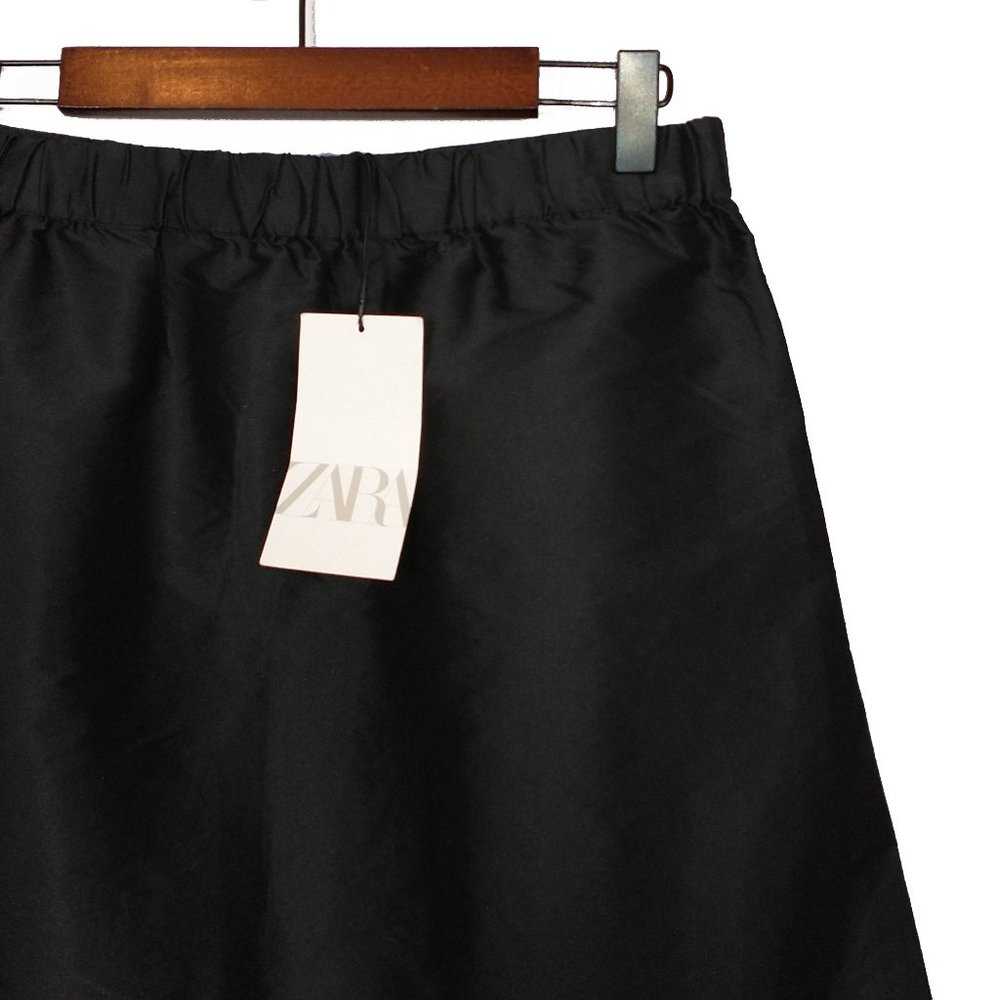 Zara Black Skirt with Bottom Ruffle / Flounce - Size M